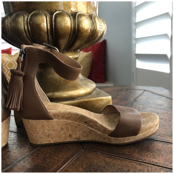 UGG LEATHER SANDALS SIZE 6 CHESTNUT - Picture 3 of 12